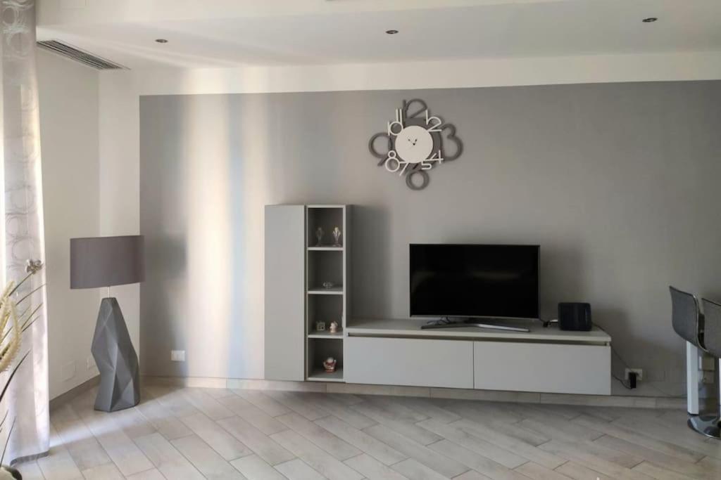ミラノAmpio Bilocale In Zona Porta Vittoria / Corso Lodiアパートメント エクステリア 写真