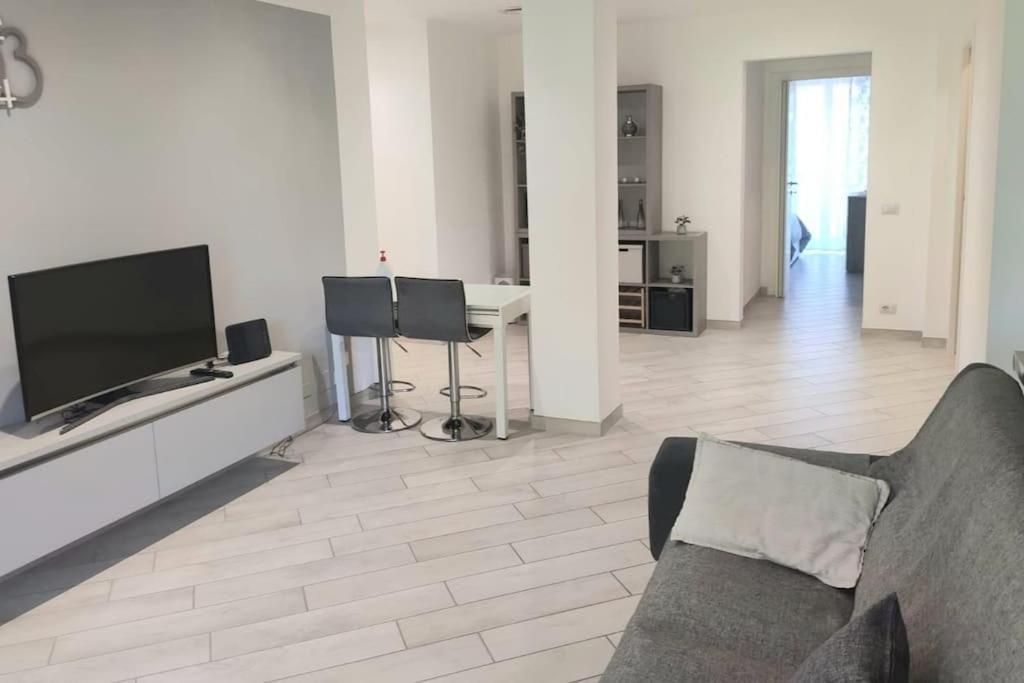 ミラノAmpio Bilocale In Zona Porta Vittoria / Corso Lodiアパートメント エクステリア 写真