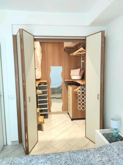 ミラノAmpio Bilocale In Zona Porta Vittoria / Corso Lodiアパートメント エクステリア 写真